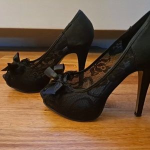 Aldo Black Satin / Lace Peep-Toe Pumps / Heels w/ Bow Women's Size 7.5 / 38